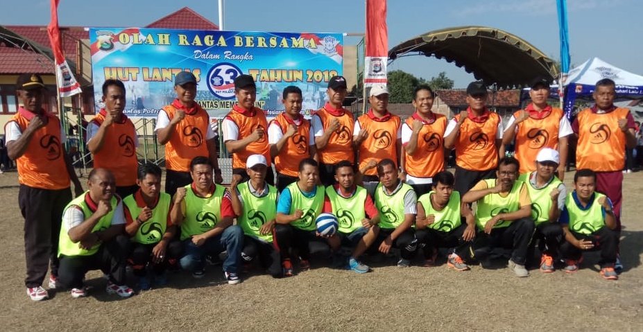 Peringati HUT Polantas, Polres Dompu Gelar Olahraga Bersama Wartawan