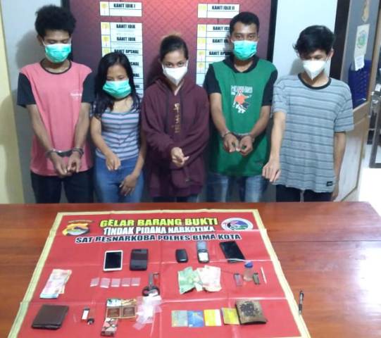 Perempuan dan Laki – Laki ini Diringkus Saat Pesta Narkoba