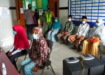 Bersinergi, Bhabinkamtibmas, Babinsa dan Pemdes Kawal Vaksinasi Lansia