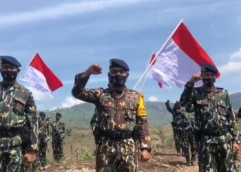 Brimob Kibarkan 76 Bendera Merah Putih di Ncando