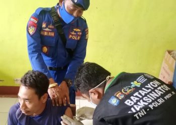 Sat Pol Airud Polres Dompu Buka Gerai Vaksinasi Covid-19 di Ponpes