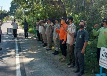 Polisi dan TNI di Lombok Utara Edukasi Warga Tentang Prokes dan Vaksin