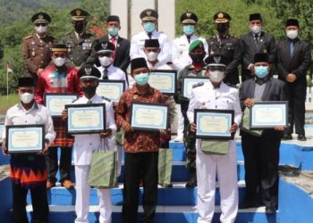 Delapan Desa Diberi Penghargaan Atas Pencapaian 70 Persen Target Vaksinasi