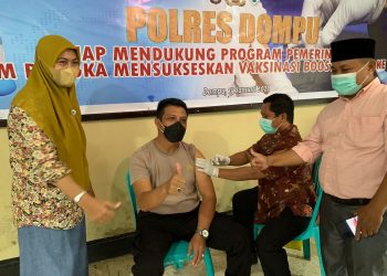 Awali Vaksin Booster, Puskesmas Dompu Lakukan Vaksin Terhadap Personil Polisi