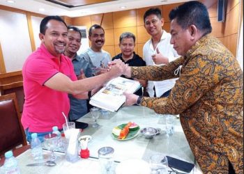 Bupati Dompu Serahkan Dokumen Pembangunan Sektor Pariwisata ke Kemenko Marves