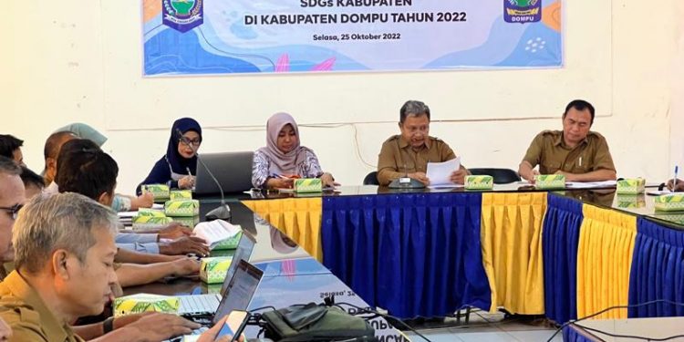 Penjelasan Kepala Bappeda Litbang Dompu Pada Rakor Pencapaian Tujuan SDGs Kabupaten