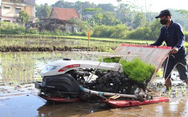 Tingkatkan Produksi Pertanian, Bupati Dompu Dorong Penggunaan Teknologi Pertanian
