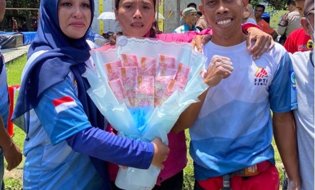 Mega dan Yusmuliadin Atlit Panjat Tebing Raih Medali Emas Pertama Bagi Dompu