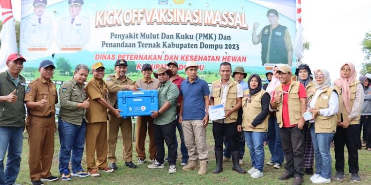 Bupati Dompu H. Kader Jaelani Himbau Peternak Untuk Vaksinasi PMK