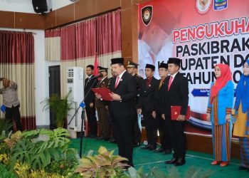 Bupati H. Kader Jaelani Kukuhkan Paskibraka HUT Proklamasi Kemerdekaan RI 2023