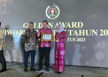 Dianugerahi Golden Award SIWO PWI, Bupati Dompu Siap Tingkatkan Pembangunan Olahraga Prestasi