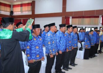 Bupati H. Kader Jaelani, Lantik 79 Pejabat Administrator dan Pengawas Lingkup Pemkab Dompu