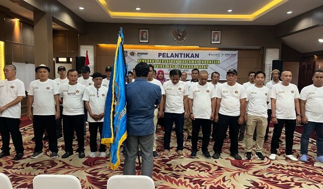Resmi Dikukuhkan, Ketua PWI NTB Ahmad Ikliludin Janji Jawab Amanah dengan Kerja Nyata