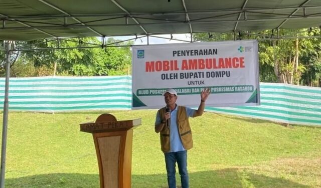 Bupati Bambang Firdaus Serahkan Mobil Ambulance Untuk Puskesmas Calabai dan Rasabou