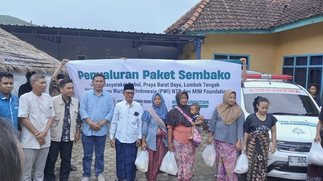 Baksos HPN 2026: PWI NTB dan MIM Foundation Kirim Ratusan Paket Logistik di Praya Barat Daya