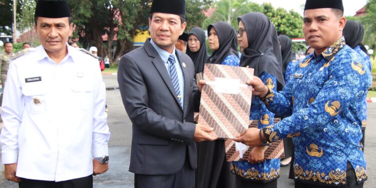 Bupati Bambang Firdaus Serahkan SK Kepada 5389 PPPK PW