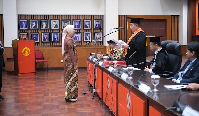 Encop Sopia, Doktor Baru UI Bedah Politik Gender di Banten dan Jawa Barat