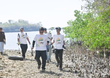 Peringati Hari Mangrove Sedunia dan HUT ke-62, Bank NTB Syariah Tanam Mangrove di Kawasan Ekowisata Paremas