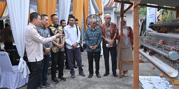 Dukung Program Desa Berdaya NTB, Bank NTB Syariah Salurkan Bantuan Budidaya Ayam Petelur untuk Masyarakat Desa Lendang Nangka Utara