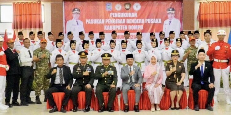 Bupati Dompu Kukuhkan Paskibraka 2026, Titipkan Pesan Persatuan kepada Generasi Muda